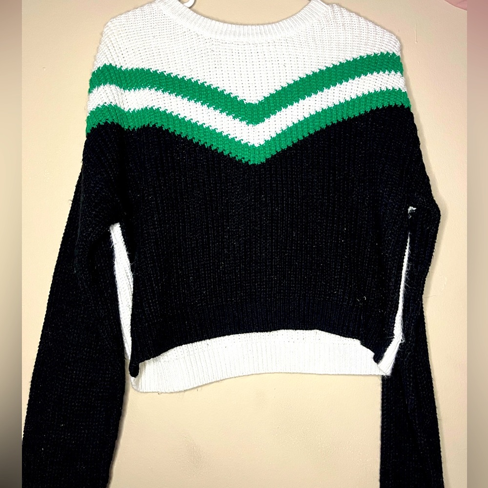 Black/green/white knitted sweater